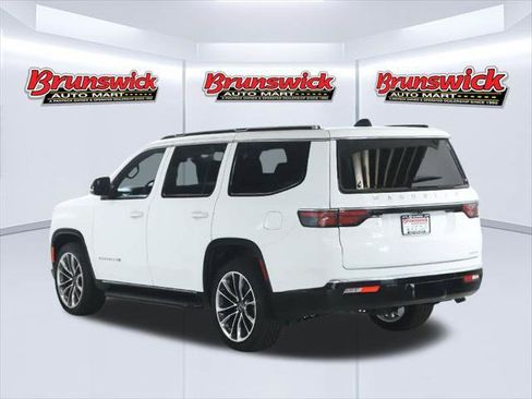 Certified 2024 Jeep Wagoneer Series II w/ Premium Group I AWD/4WD image 43