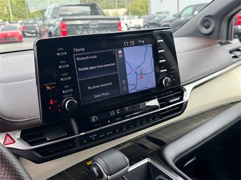 Certified 2023 Toyota Sienna Platinum image 22