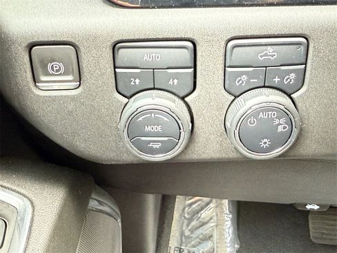 Used 2024 Chevrolet Silverado 1500 LT image 21