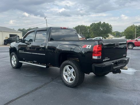 Used 2011 GMC Sierra 2500 Denali w/ Suspension Package, Off-Road AWD/4WD image 7