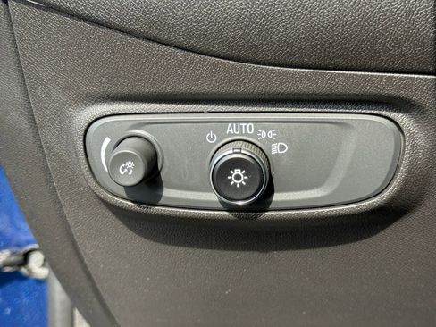 Used 2023 Chevrolet Equinox LS w/ LS Convenience Package FWD image 19