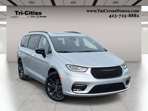 New 2026 Chrysler Pacifica Select image 1