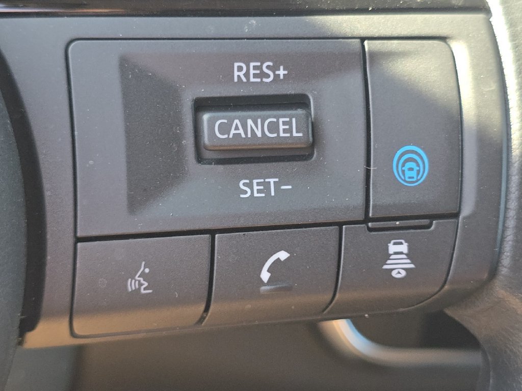 Used 2023 Nissan Rogue SV AWD/4WD image 31