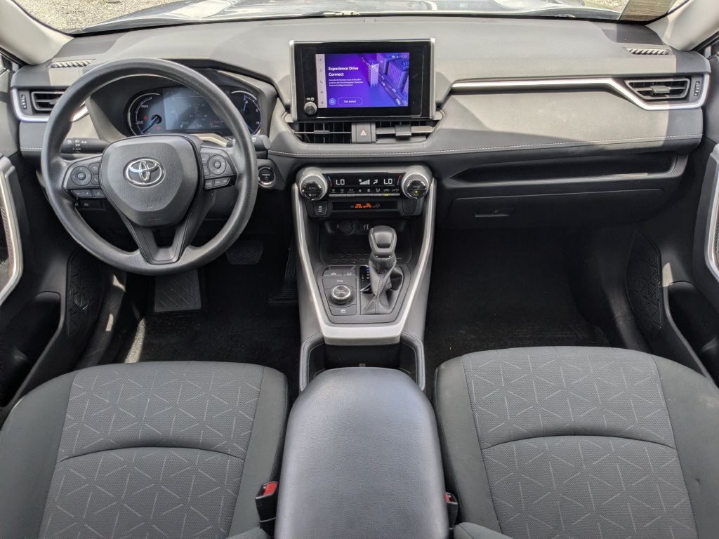 Used 2024 Toyota RAV4 XLE AWD/4WD image 17