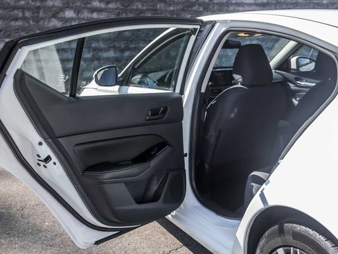 Used 2023 Nissan Altima 2.5 SV image 19