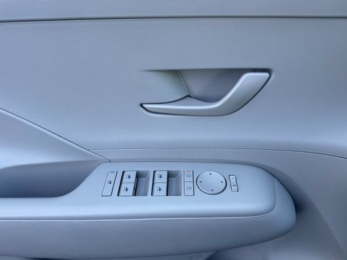 Used 2025 Hyundai Kona SEL FWD image 11