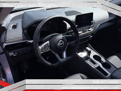 Used 2025 Nissan Altima 2.5 SV FWD image 7