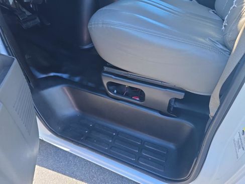 Used 2016 Chevrolet Express 2500 image 17