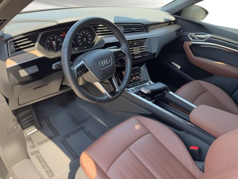 Used 2022 Audi e-tron Premium image 4
