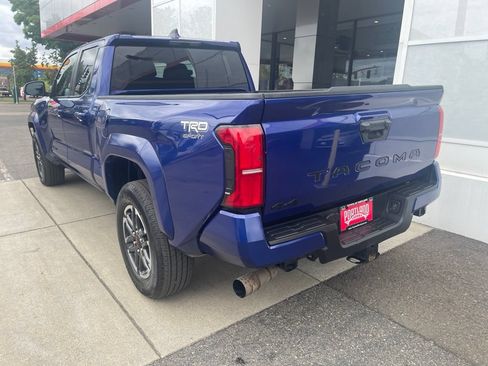 Used 2025 Toyota Tacoma TRD Sport AWD/4WD image 8