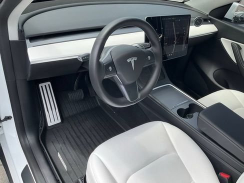 Used 2021 Tesla Model Y Long Range AWD/4WD image 14