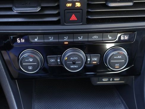 Certified 2023 Volkswagen Jetta SE image 24