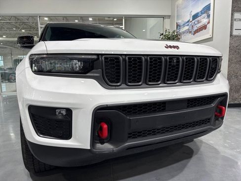 Used 2022 Jeep Grand Cherokee Trailhawk w/ ADV Protech Group II AWD/4WD image 18