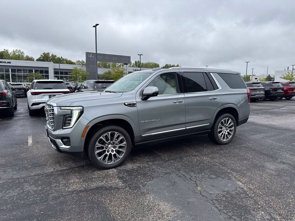 Used 2026 GMC Yukon Denali w/ Sun & Power Step Package AWD/4WD image 1