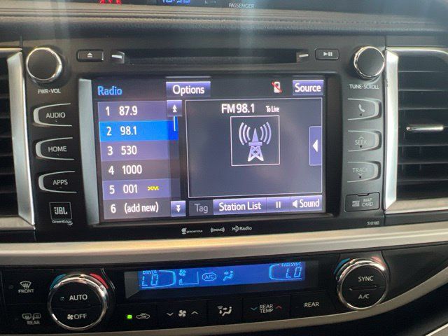 Used 2017 Toyota Highlander Limited AWD/4WD image 32