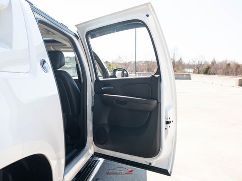 Used 2013 Chevrolet Avalanche LTZ image 43