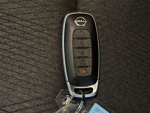 Used 2025 Nissan Rogue SV AWD/4WD image 27