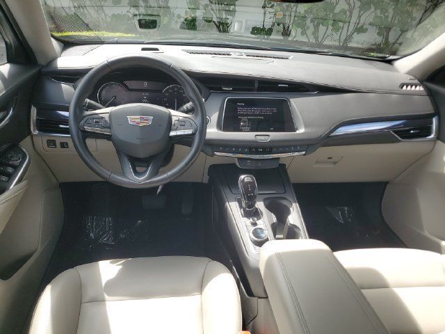Certified 2023 Cadillac XT4 Luxury FWD image 17