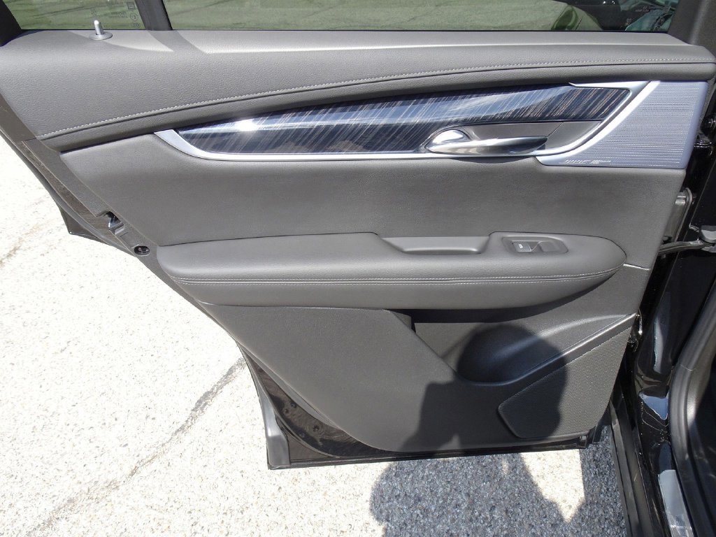 Certified 2025 Cadillac XT6 Premium Luxury AWD/4WD image 16