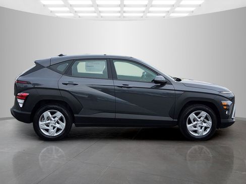 New 2026 Hyundai Kona SE image 6