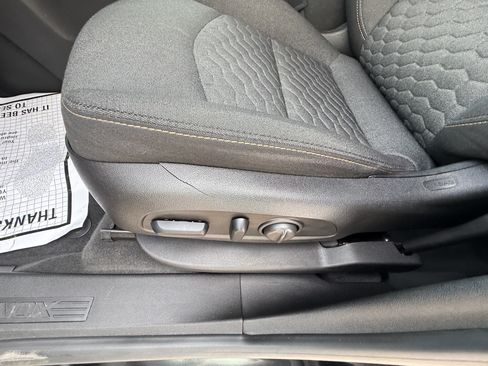 Used 2018 Chevrolet Equinox LT FWD image 28