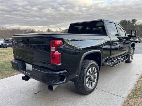 Used 2024 Chevrolet Silverado 2500 Custom w/ Custom Value Package image 6