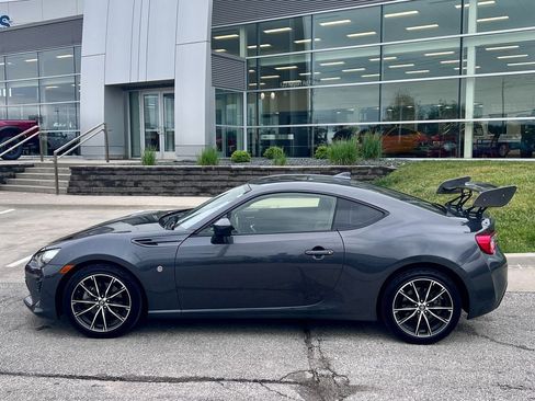 Used 2020 Toyota 86 RWD image 3