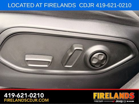 Used 2024 Jeep Grand Cherokee Laredo X w/ Luxury Tech Group I AWD/4WD image 17