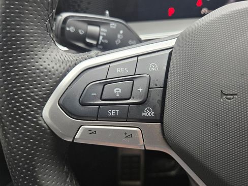 Used 2025 Volkswagen Tiguan SE R-Line image 25