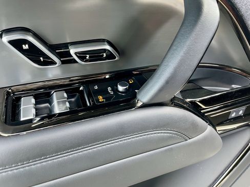 Certified 2025 Land Rover Range Rover Sport Dynamic SE image 11