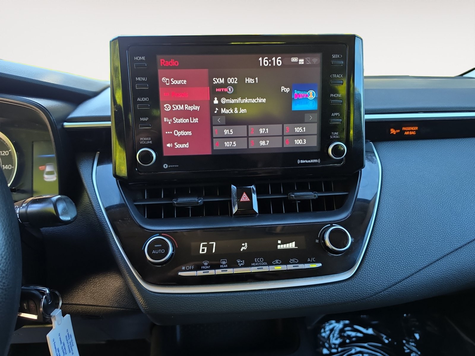 Used 2022 Toyota Corolla LE FWD image 11