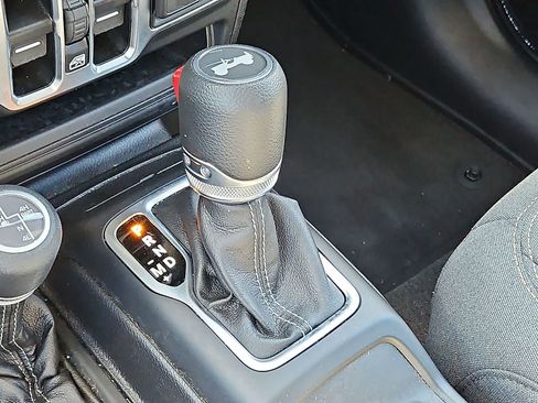 Used 2025 Jeep Wrangler Unlimited Sahara AWD/4WD image 21
