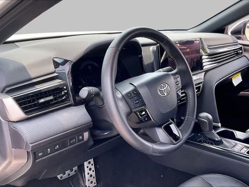 Used 2025 Toyota Camry SE FWD image 16