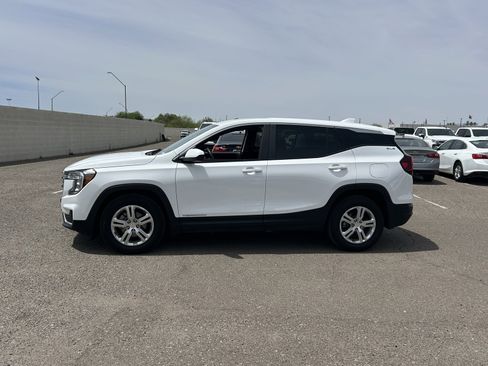 Used 2024 GMC Terrain SLE FWD image 2