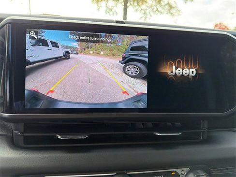 Used 2024 Jeep Gladiator Mojave w/ Convenience Group image 28