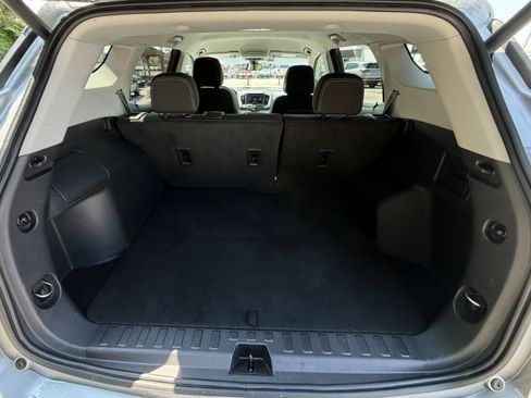 Used 2024 GMC Terrain SLE w/ Driver Convenience Package FWD image 4