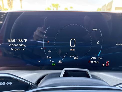 New 2027 Cadillac Vistiq Sport w/ LPO, Floor Liner Package AWD/4WD image 28