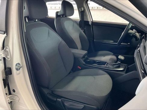 Used 2025 Kia K4 FWD image 21