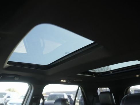 Certified 2018 Ford Explorer XLT w/ Equipment Group 202A image 11