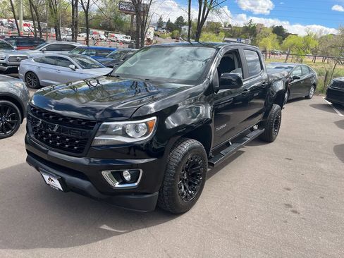 Used 2019 Chevrolet Colorado Z71 AWD/4WD image 3