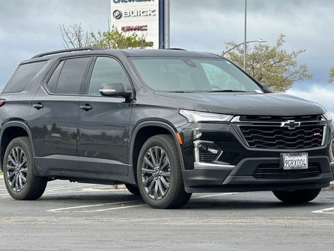 Certified 2023 Chevrolet Traverse RS image 2