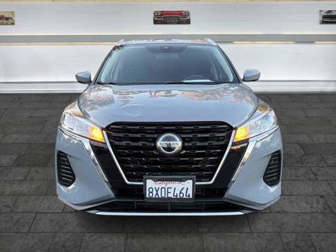 Used 2021 Nissan Kicks SV FWD image 2