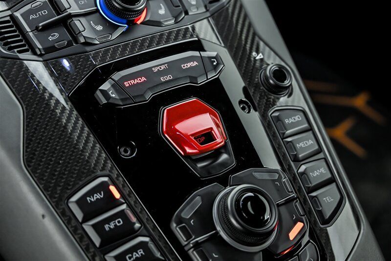 Used 2019 Lamborghini Aventador SVJ AWD/4WD image 35