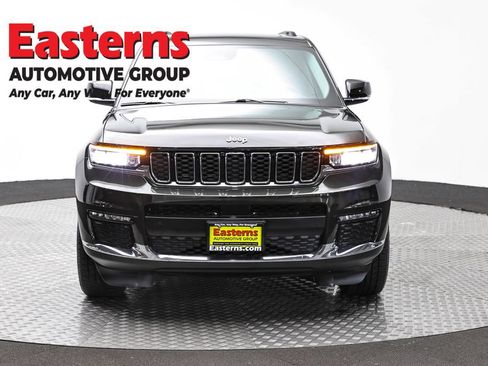 Used 2023 Jeep Grand Cherokee L Limited AWD/4WD image 2