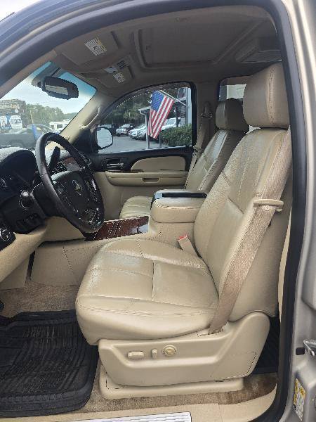 Used 2008 Chevrolet Tahoe LTZ w/ LTZ Preferred Equipment Group AWD/4WD image 8