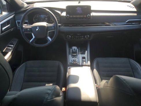 Used 2022 Mitsubishi Outlander SE image 15