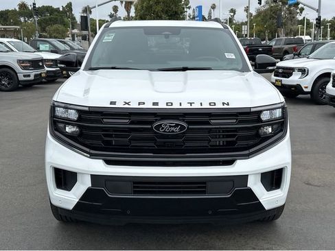 New 2026 Ford Expedition Platinum w/ Stealth Performance Package AWD/4WD image 2