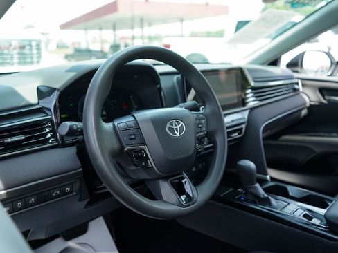 Used 2025 Toyota Camry LE FWD image 7