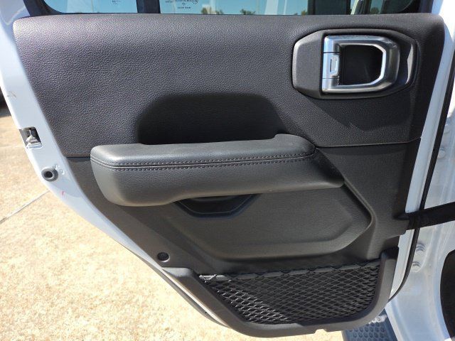 Used 2020 Jeep Wrangler Unlimited Sahara AWD/4WD image 26
