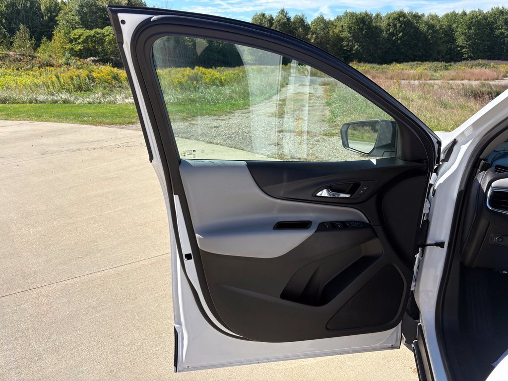Used 2024 Chevrolet Equinox LS w/ LS Convenience Package FWD image 13